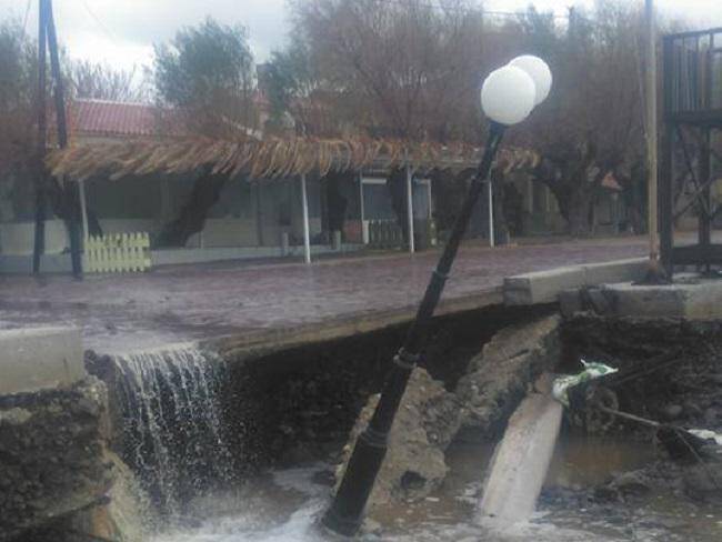 Λέσβος: Μεγάλες καταστροφές από την καταρρακτώδη βροχή (pics)