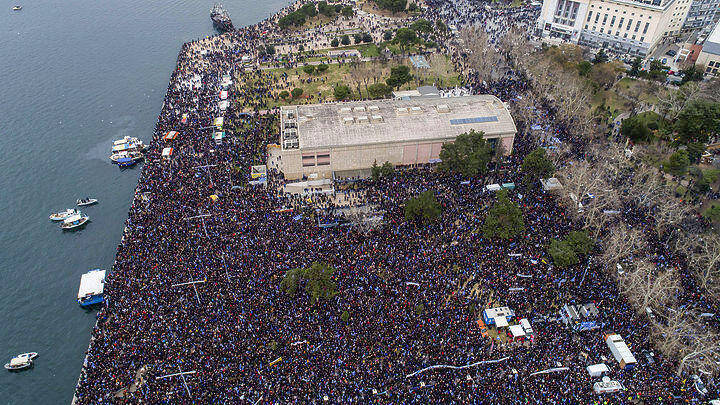 Ισχυρό μήνυμα από τη λαοθάλασσα της Θεσσαλονίκης για το Σκοπιανό (pics)
