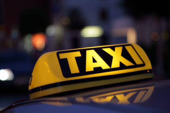 Θεσσαλονίκη: Ξύλο ανάμεσα σε οδηγό ταξί και πελάτη με αφορμή τη μάσκα