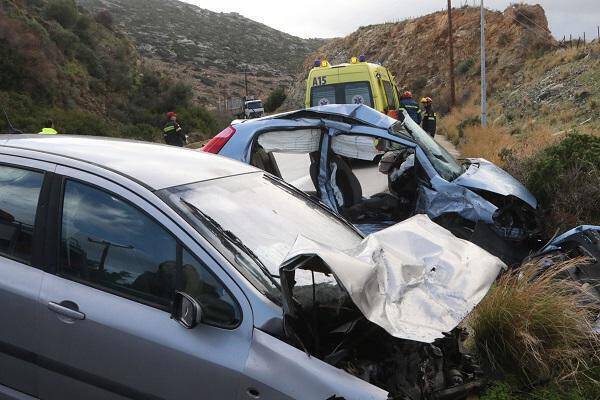 Τραγωδία στην Κρήτη! Φονική σύγκρουση αυτοκινήτων με τρεις νεκρούς (pics)
