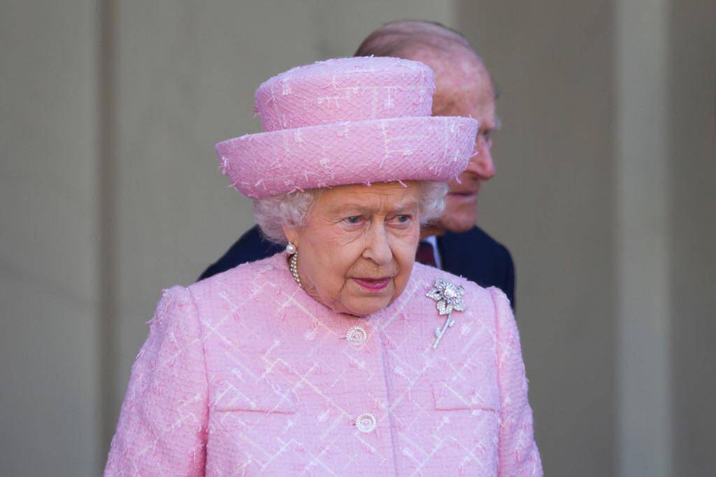 Βασίλισσα Ελισάβετ: Τείνει κλάδο ελαίας σε Χάρι και Μέγκαν