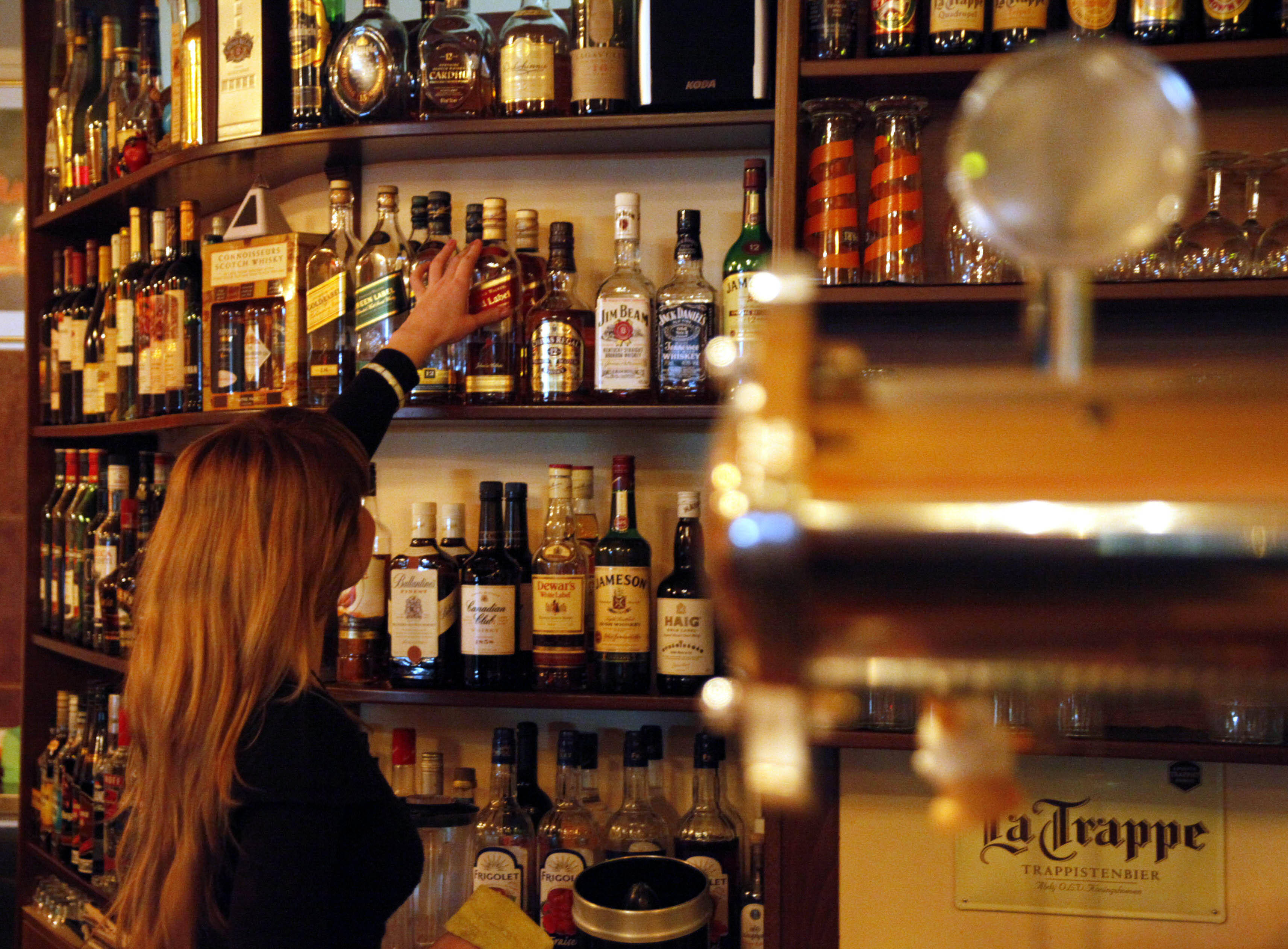 Αθήνα: Αλλαγή στο ωράριο των μπαρ