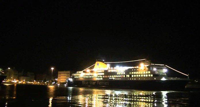 Το πρώτο πλοίο που έδεσε στο λιμάνι του Πειραιά το 2018