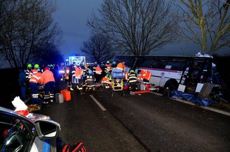 Πολύνεκρο τροχαίο στην Πράγα – Λεωφορείο συγκρούστηκε με αυτοκίνητο