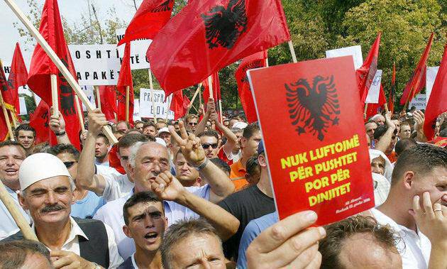 Αντιδρούν τα αλβανικά κόμματα των Σκοπίων στην ονομασία