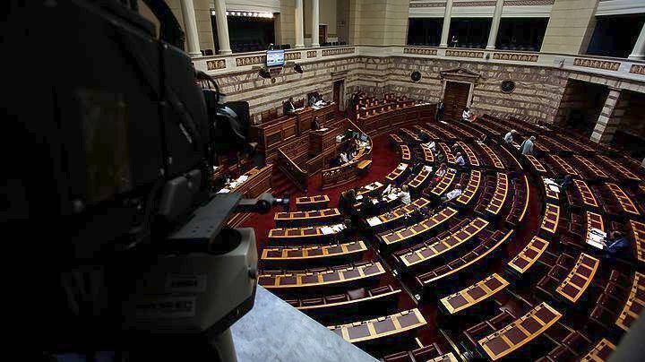 Υπόθεση παρακολουθήσεων: Δεύτερος γύρος αντιπαράθεσης στη Βουλή για σύσταση Εξεταστικής