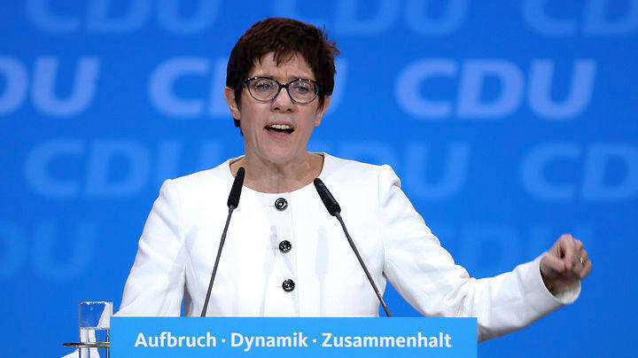Ανεγκρέτ Κραμπ-Καρενμπάουερ: Η «μίνι Μέρκελ» νέα γγ του CDU