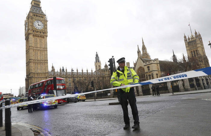 Λονδίνο: Λήξη συναγερμού στο Κοινοβούλιο μετά τον εντοπισμό του “ύποπτου” πακέτου