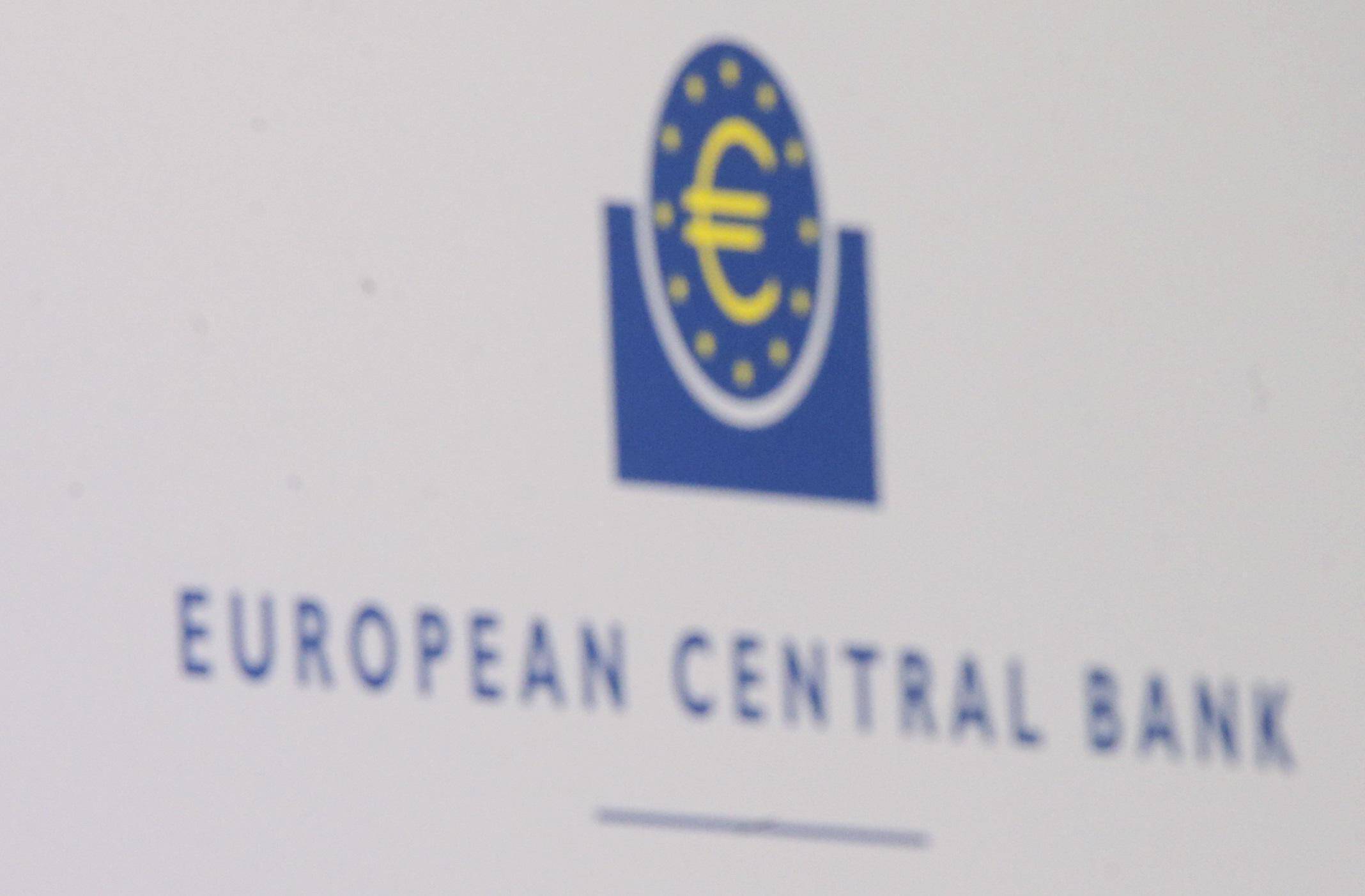 «Κερδισμένοι» οι… φτωχοί από το φθηνό χρήμα της ΕΚΤ