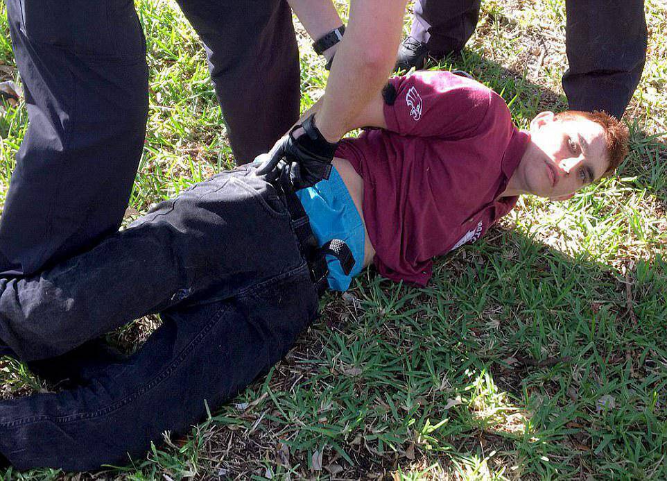 Αυτός είναι ο μακελάρης της Φλόριντα – Η στιγμή της σύλληψης (pics&vid)