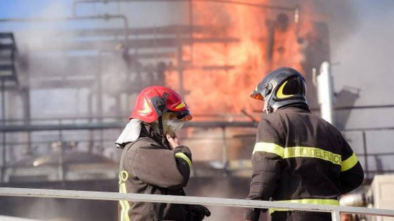 Β. Ιταλία: Εννέα εργάτες τραυματίστηκαν από έκρηξη σε βιομηχανία που επεξεργάζεται απορρίμματα
