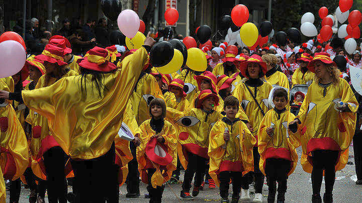 Πατρινό καρναβάλι για πάντα – Σε εξέλιξη η παρέλαση
