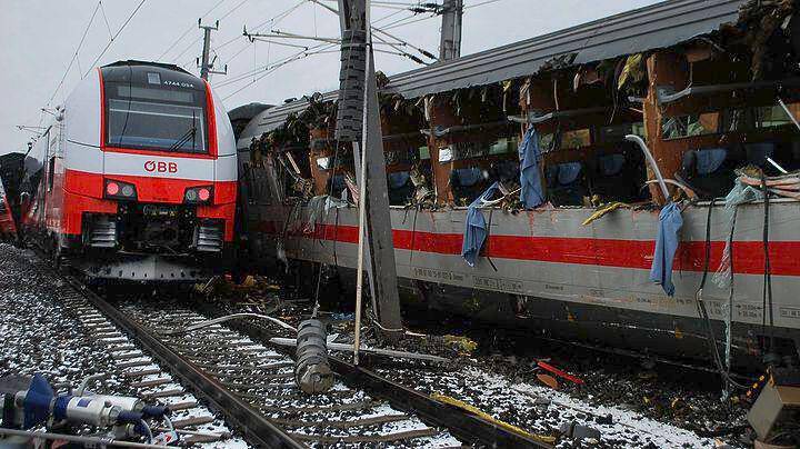 Μια νεκρή και 22 τραυματίες σε σύγκρουση τρένων στην Αυστρία
