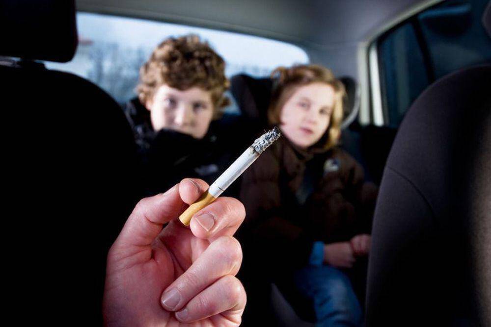 Νόμος-γκιλοτίνα για τους οδηγούς που καπνίζουν