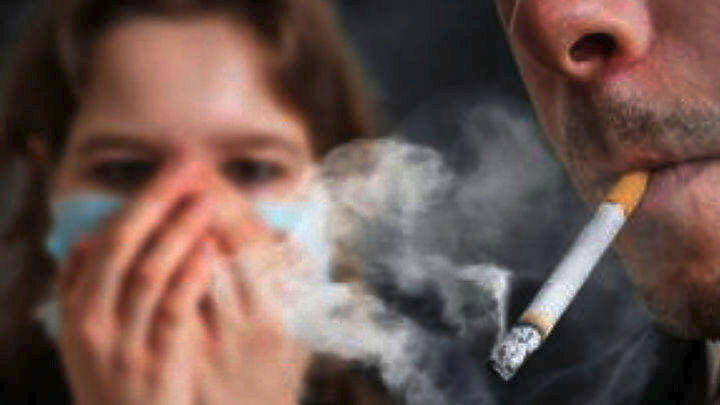 Θυμωμένοι 7 στους 10 για τη μη εφαρμογή της αντικαπνιστικής νομοθεσίας