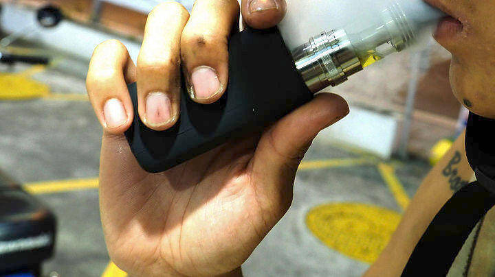 Πιο ευάλωτοι σε πνευμονία οι χρήστες ηλεκτρονικού τσιγάρου