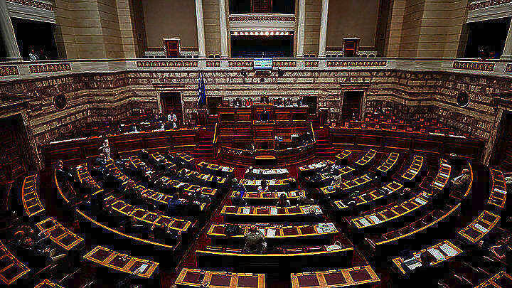 Υποκλοπές -Στο «κόκκινο» το πολιτικό σκηνικό: Live η συζήτηση στη Βουλή για την πρόταση δυσπιστίας