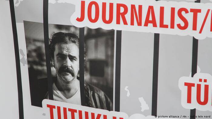 Η Τουρκία απελευθέρωσε τον Γερμανό δημοσιογράφο Ντενίζ Γιουτζέλ