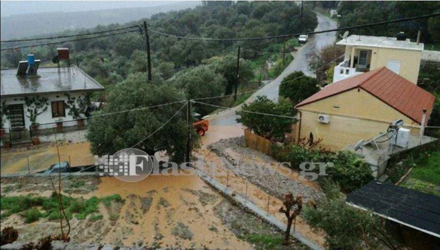 Πλημμύρισαν σπίτια στα Σφακιά από την ισχυρή βροχόπτωση (pics)