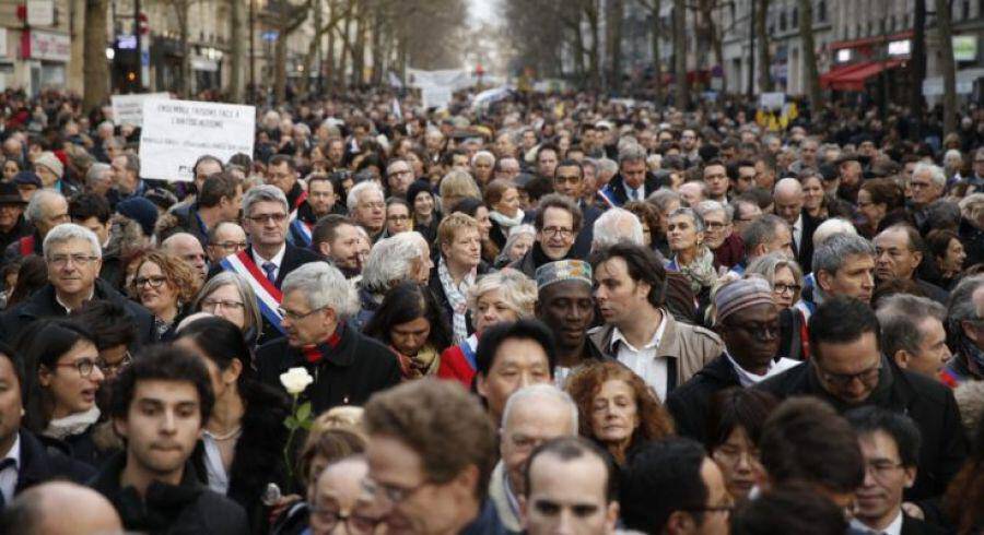 Παραλύει από τις απεργίες ο δημόσιος τομέας στη Γαλλία