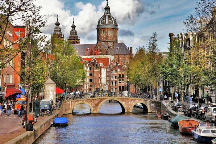Ολλανδία: Πολύωρο μπλακ άουτ στο Άμστερνταμ από κομμένο καλώδιο