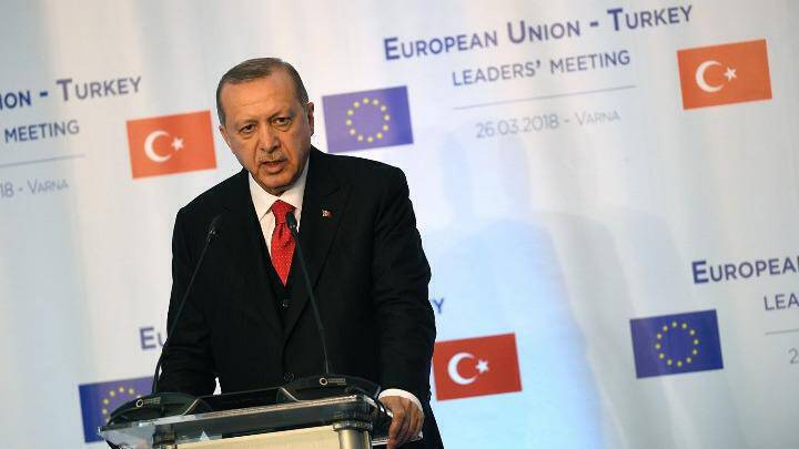 Ερντογάν κατά Ευρώπης: “”Στηρίζετε τους τρομοκράτες και θα σας δαγκώσουν”