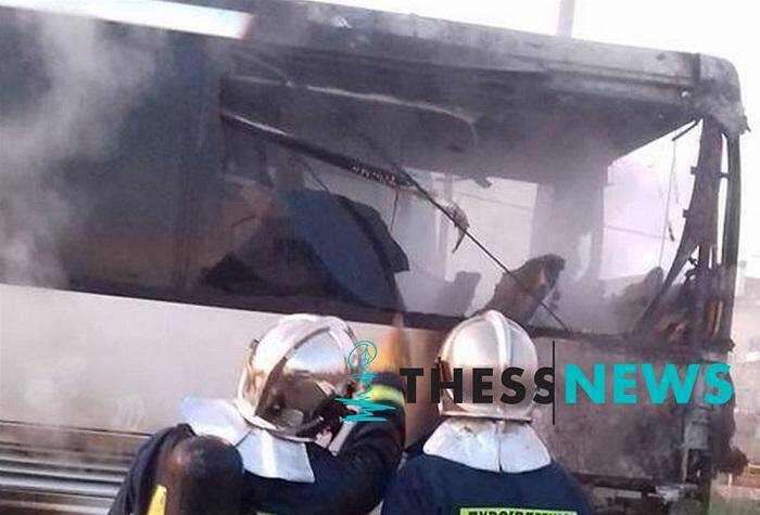 Θεσσαλονίκη: Πυρκαγιά σε τουριστικό λεωφορείο δίπλα σε βενζινάδικο (vid)