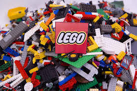Σε κρίση η Lego – Ελεύθερη πτώση σε έσοδα και κέρδη