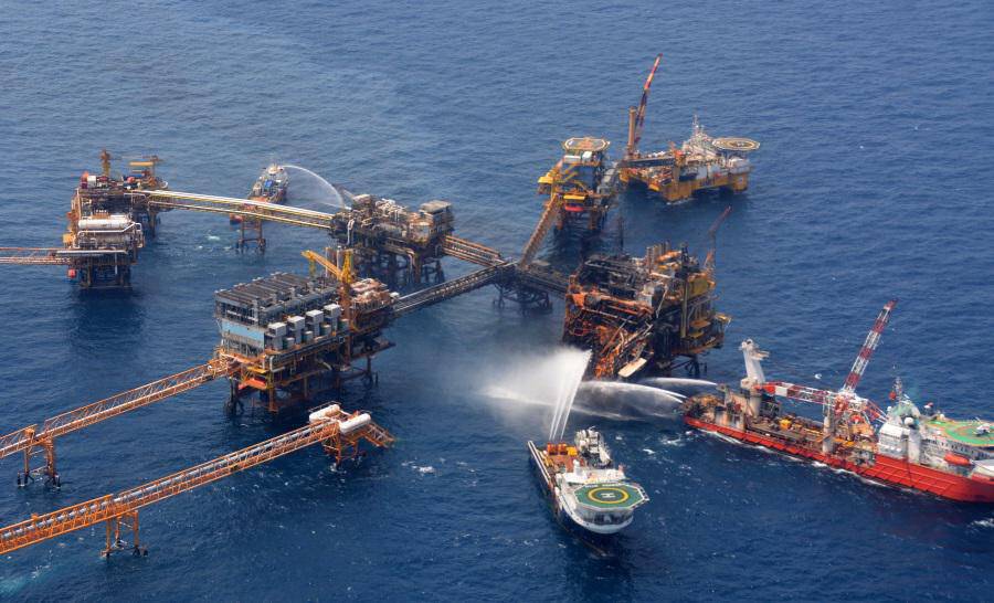 Πετρέλαιο: Στις… συμπληγάδες των κυρώσεων και της ζήτησης