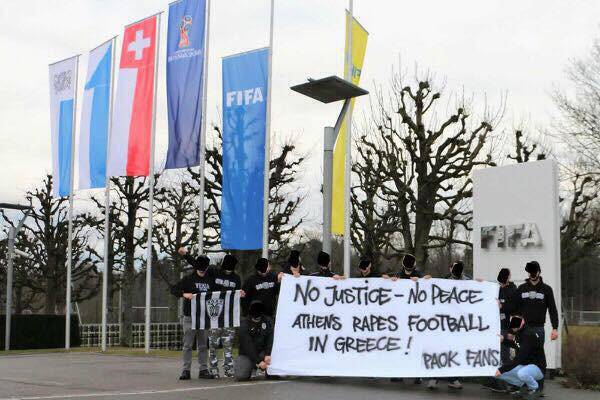 Έξω από τα γραφεία της FIFA οπαδοί του ΠΑΟΚ: «Η Αθήνα… βιάζει το ποδόσφαιρο»