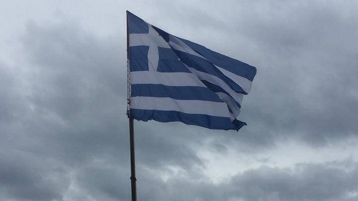 Στον ουρανό της Ηγουμενίτσας η μεγαλύτερη σημαία της Ελλάδας (vid)