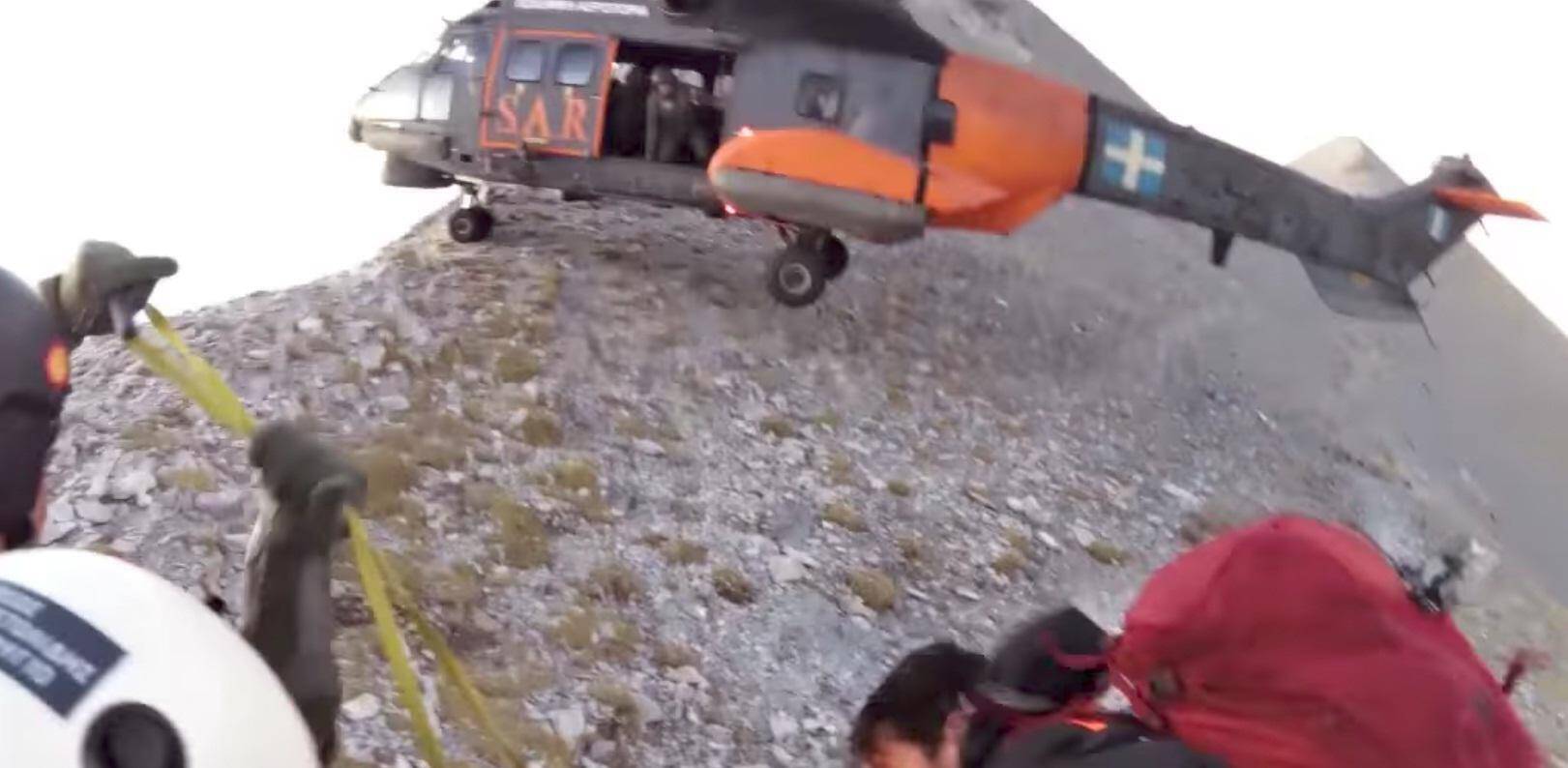 Όλυμπος: Ελικόπτερο Super Puma παρέλαβε έναν ανήλικο τραυματισμένο ορειβάτη