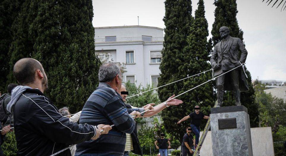 Άγαλμα Τρούμαν: Το πιο «μισητό» άγαλμα της Αθήνας -Προσπάθησαν να το «γκρεμίσουν», χρησιμοποιώντας σκοινιά και αλυσοπρίονο