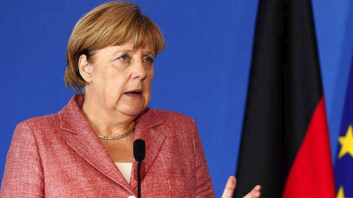 Deutsche Welle: Το «λυκόφως» της Μέρκελ –  Η αμφιλεγόμενη απόφαση που πήρε το 2015