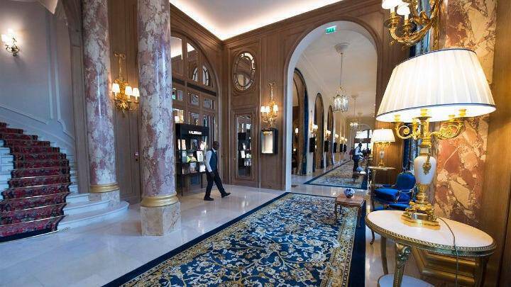 Στο… σφυρί η επίπλωση του ξενοδοχείου Ritz στο Παρίσι