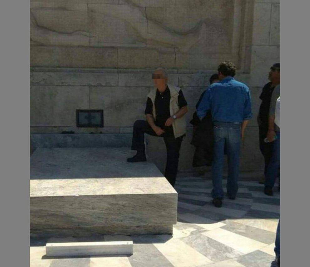 Εργαζόμενος της ΔΕΗ ο συνδικαλιστής που πατά το μνημείο του Άγνωστου Στρατιώτη (vid)