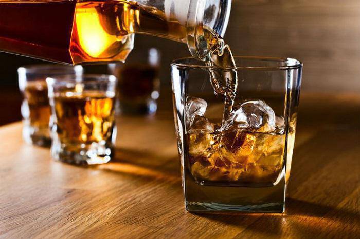 Έρευνα: Ακόμη και η μέτρια κατανάλωση αλκοόλ αυξάνει τον καρδιαγγειακό κίνδυνο