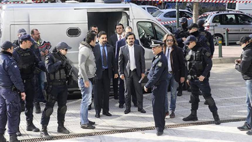Χουριέτ: Σκάνδαλο η απελευθέρωση του ενός εκ των 8 Τούρκων αξιωματικών