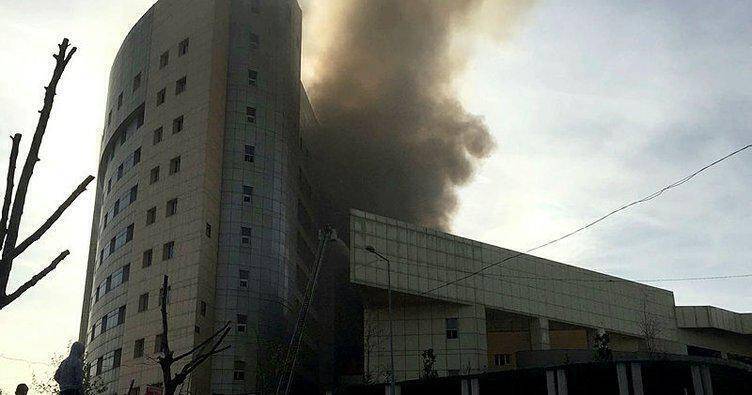 Μεγάλη φωτιά σε νοσοκομείο στην Κωνσταντινούπολη (pics&vid)