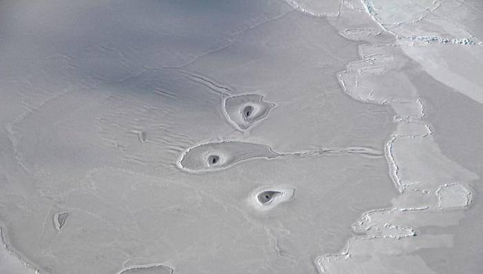 «Μυστηριώδεις» τρύπες στην Αρκτική προβληματίζουν τους επιστήμονες