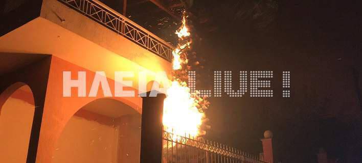 Καίγονται σπίτια στη μεγάλη πυρκαγιά στην Ηλεία