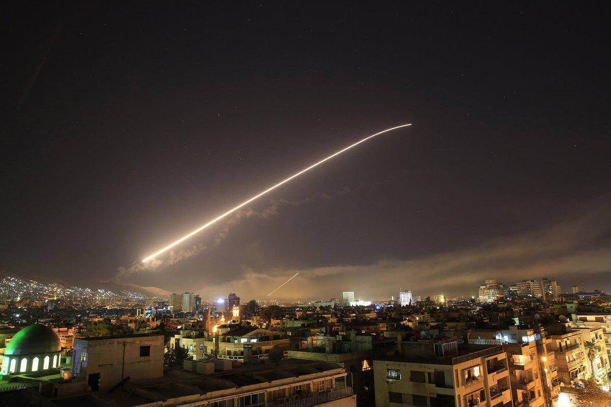 ΗΠΑ, Γαλλία και Βρετανία επιτέθηκαν στη Συρία τα ξημερώματα του Σαββάτου (vids)