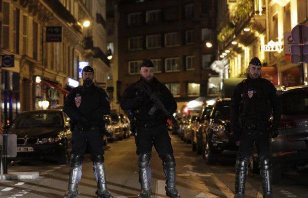 Παρίσι: Ένας νεκρός και τέσσερις τραυματίες -«Allah Akbar» φώναζε ο δράστης -Εκτός κινδύνου οι τέσσερις τραυματίες της επίθεσης