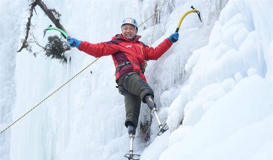 Oρειβάτης με ακρωτηριασμένα τα δύο του πόδια, ανέβηκε στο Έβερεστ