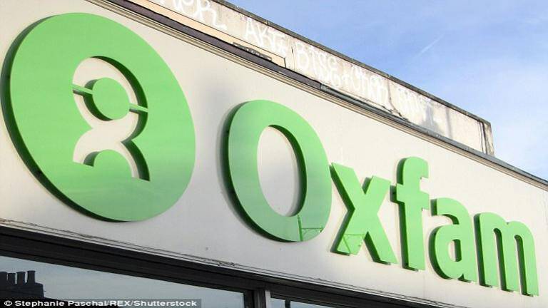 Ρουβίκωνας: Ντου  στα γραφεία της Oxfam!