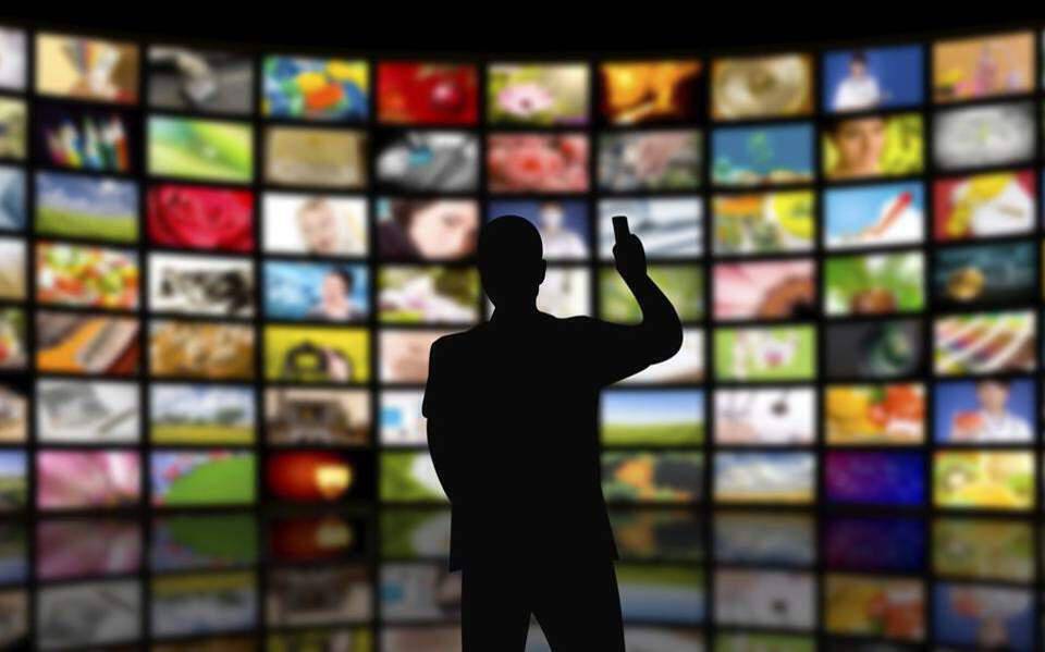 “Πόλεμος στην τηλεόραση”: Σφαγή τεσσάρων για τα ορφανά κανάλια…