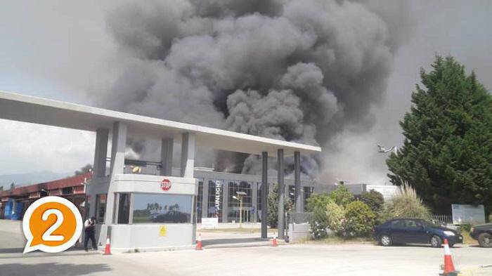 Ξάνθη: Μεγάλη φωτιά σε εργοστάσιο μπαταριών – Εκκενώνονται οικισμοί (pics&vids)