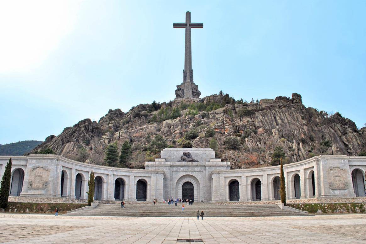 Το φάντασμα του Φράνκο στοιχειώνει ακόμη την Ισπανία -Εκταφή των λειψάνων του από το αμφιλεγόμενο μνημείο της «Κοιλάδα των Πεσόντων»