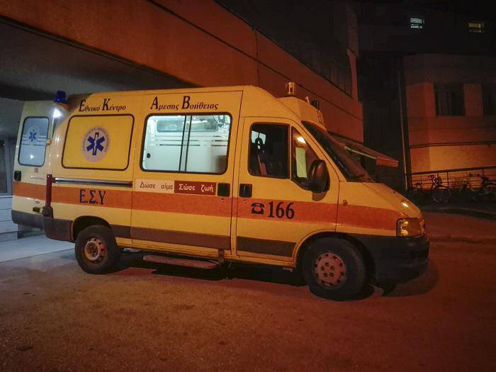 Τροχαίο με δυο νεκρούς στις Αχαρνές: Αυτοκίνητο «καρφώθηκε» σε κολώνα