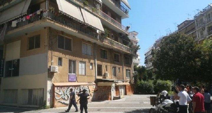 Αγρίνιο: 12χρονος απείλησε να ρίξει από μπαλκόνι τον 10 μηνών ανιψιό του